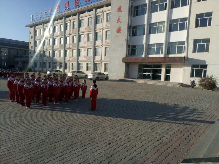 百灵庙第二中学